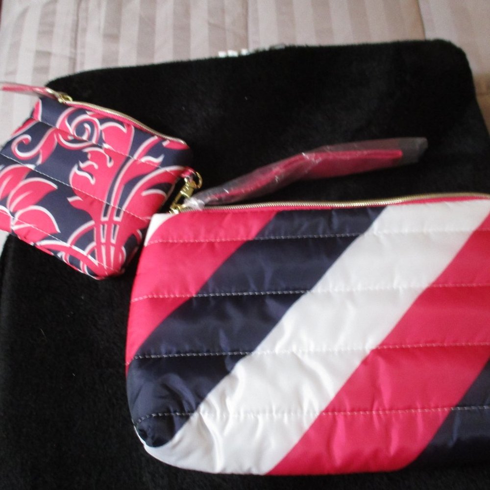 Lot of Two Estee Lauder Recycled Puffer Cosmetic Bags NWT - Picture 2 of 3